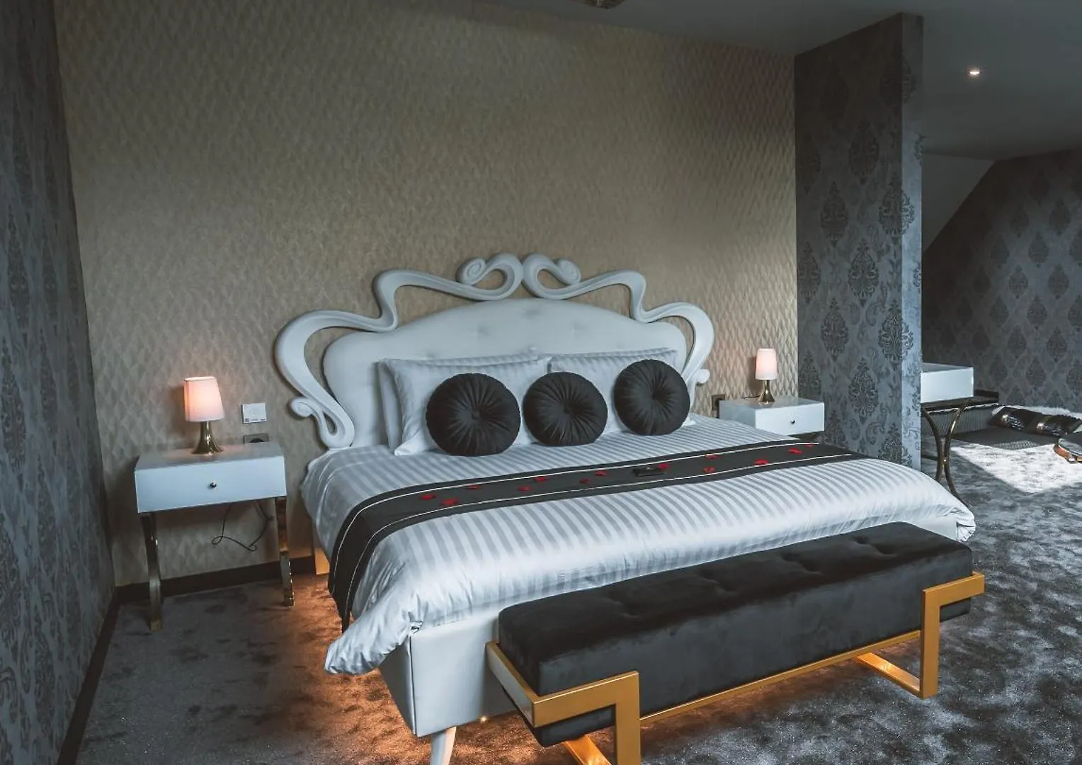 Love Gite Avec Spa Nage Privatif Et Espace Coquin - Le Secret De L'Elixir Argentré-du-Plessis Francia